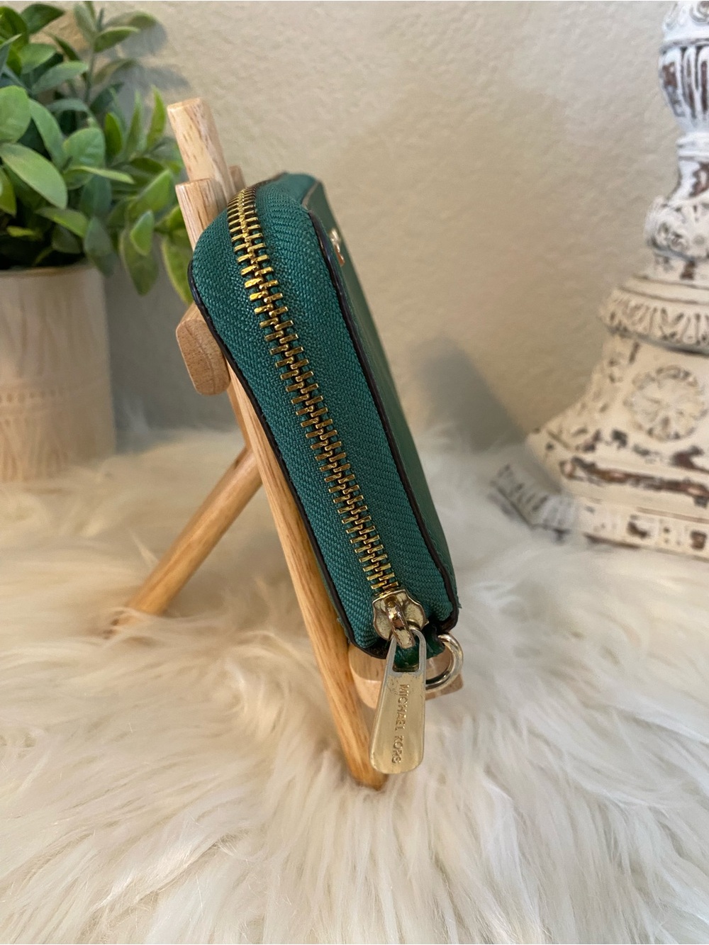 Michael Kors Green Saffiano Zip Wallet with Gold Logo - Picture 5 of 12